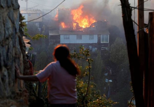 Лесной пожар в центральной части Чили уничтожил 200 домов