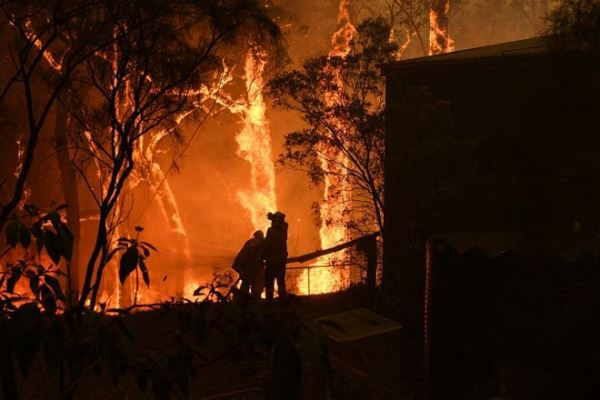 «Мегапожар» на юго-востоке Австралии уничтожил 20 зданий