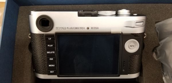 В сети появились фото первой распаковки камеры Zenit M