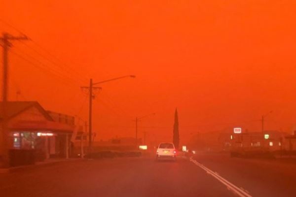 Пожары на побережье Нового Южного Уэльса превратили день в ночь