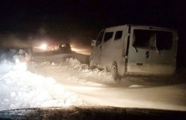 Снежные заносы В Черновицкой области заблокировали более 10 автомобилей
