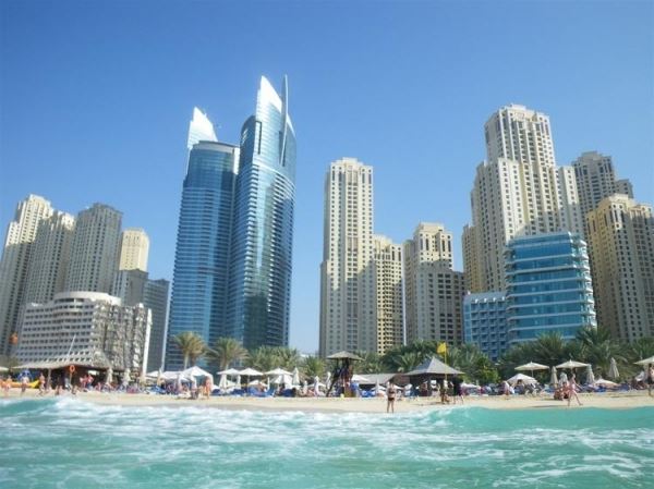 <br />
Страны Персидского залива конкурируют за туристов. ОАЭ вводят многократные 5-летние визы<br />
