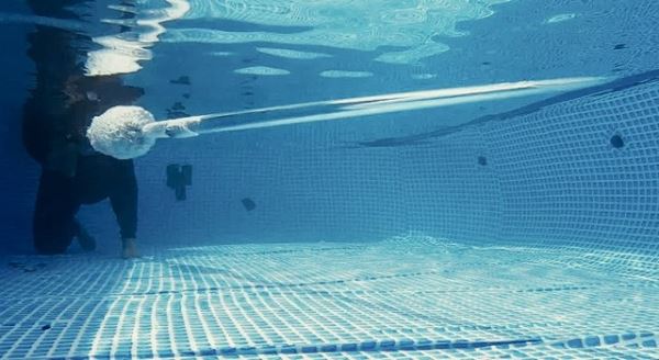 Армия США испытывает пулю, преодолевающую 60 метров под водой